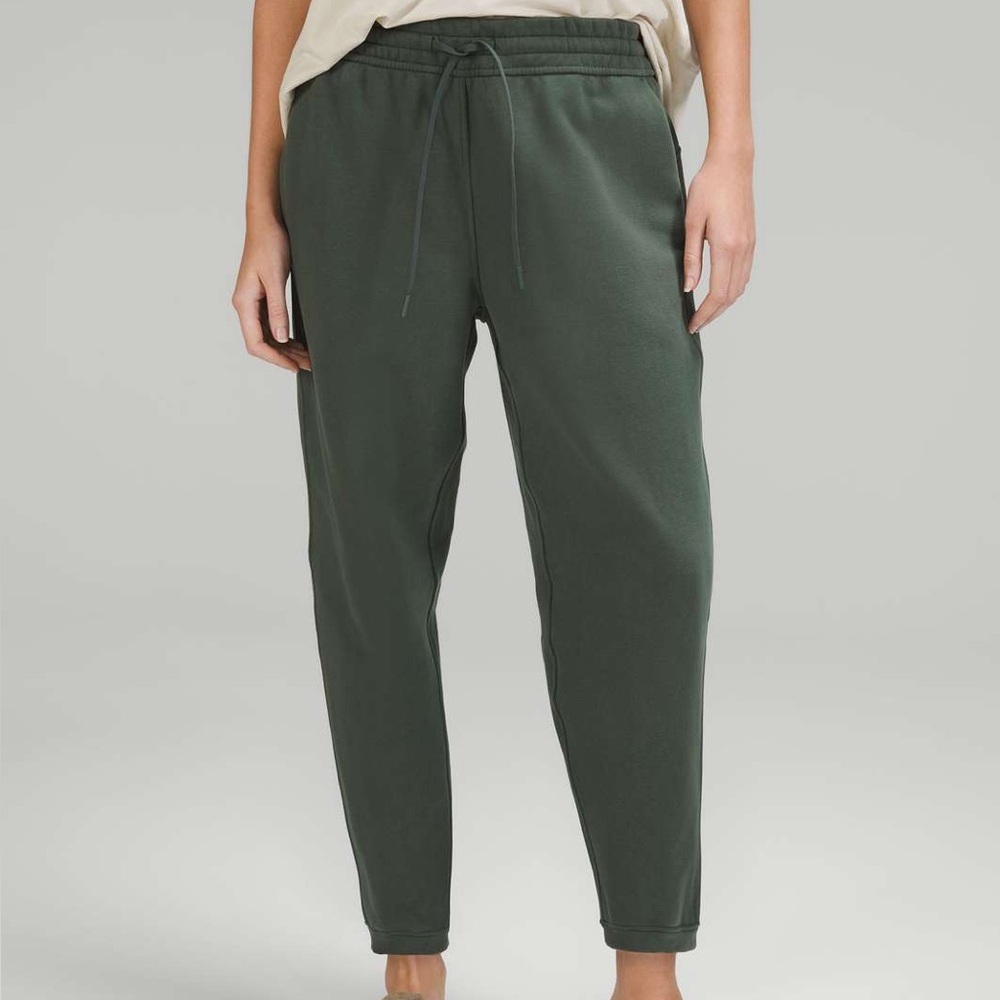 Lululemon Loungeful High-Rise Cropped‎ Jogger